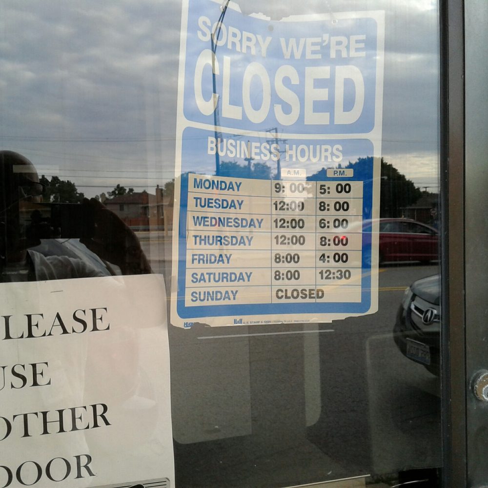 They say that they are open until 8 p.m. on Thursday but it is 6:30 p.m. I am here to pick up my glasses and they're closed, nice.