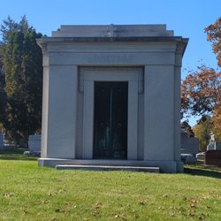 Holy Cross Cemetery & Mausoleum