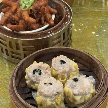 Emperor Seafood Restaurant 帝皇御宴 - shu mai, chicken feet - Dim Sum Near Me - Flushing, New York Emperor Seafood Restaurant 帝皇御宴 - shu mai, chicken feet - Dim Sum Near Me - Flushing, New York