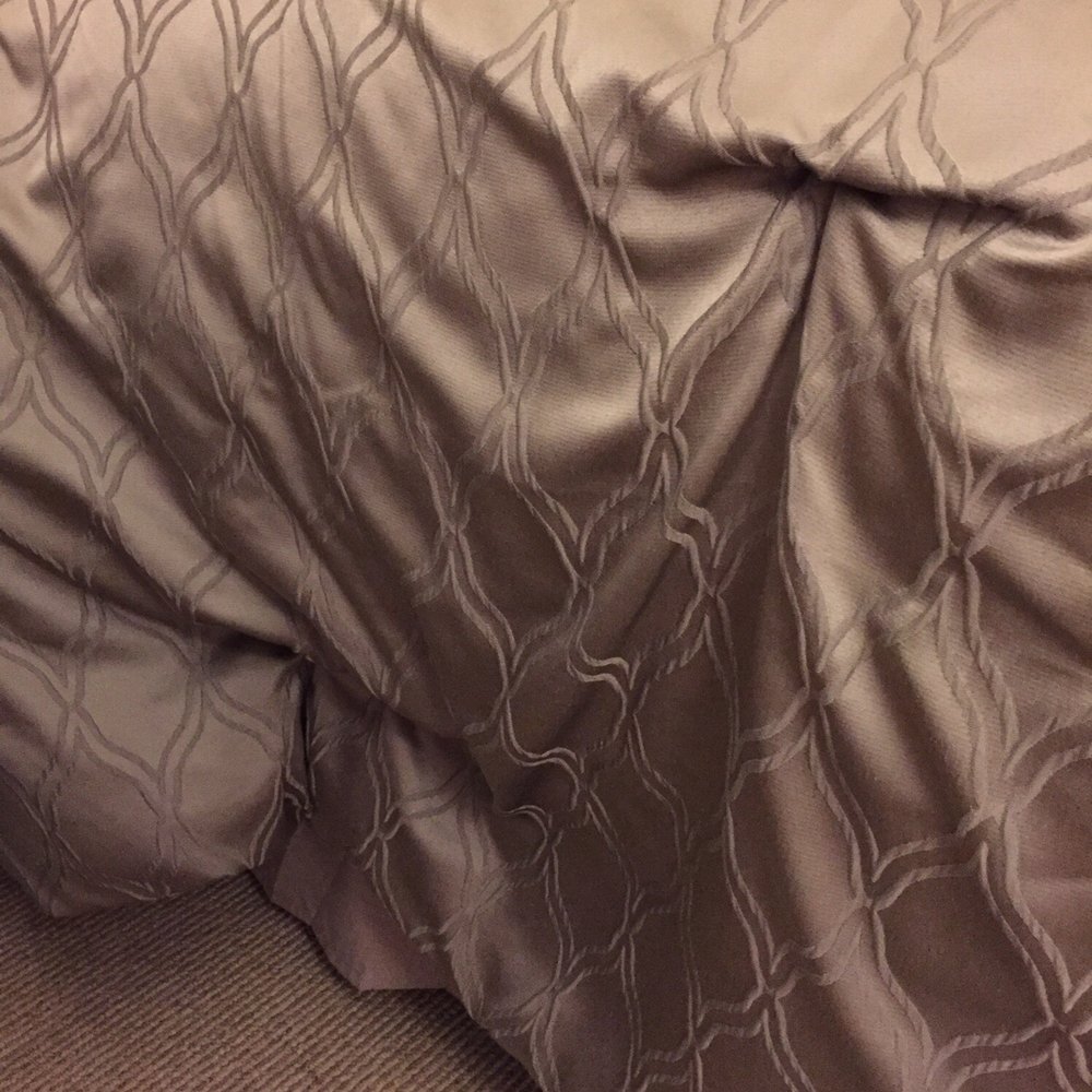 DRYV - DryV ruined my comforter at each seam. - Laundry Services Near Me DRYV - DryV ruined my comforter at each seam. - Laundry Services Near Me
