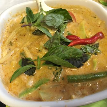 Lahn Pad Thai - Red curry with tofu - Thai Near Me - Anchorage, Alaska Lahn Pad Thai - Red curry with tofu - Thai Near Me - Anchorage, Alaska