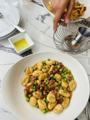 La Tavola by null
