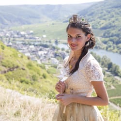Weingut Rudi Steuer - Tochter Maria, Weinkönigin 2015 bis 2017 von Valwig