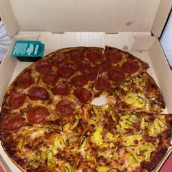 Pizza Hut - Pepperoni pizza