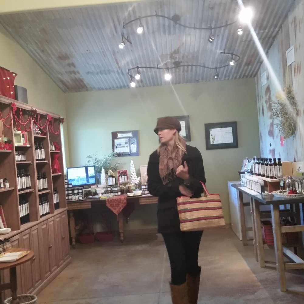 Olivas de Oro - Somebody Xmas shopping - Olive Oil Near Me - Paso Robles, California Olivas de Oro - Somebody Xmas shopping - Olive Oil Near Me - Paso Robles, California