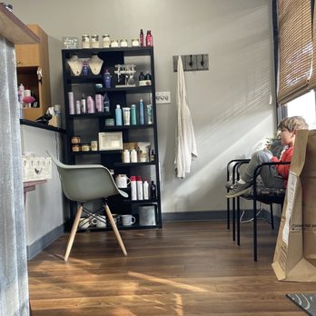 Hair Handlers - One area for sitting - Hair Salons Near Me - Midlothian, Virginia