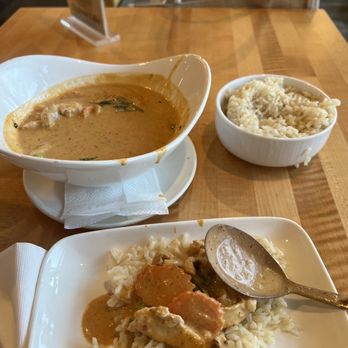 Luck Gai Cafe - Panang Curry with chicken and brown rice - Chicken Shop Near Me - Anaheim, California