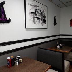 Flap Jacks Pancake House - Dinning area