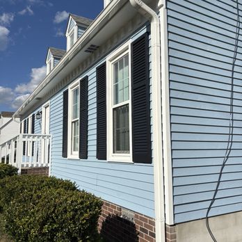 Uncle Lee's Painting - Front of house - Painters Near Me