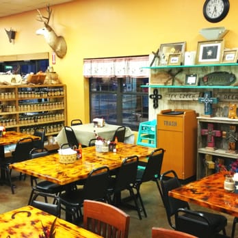Junior's Smokehouse & Bakery - Clean restaurant - Smokehouse Near Me - Wharton, Texas