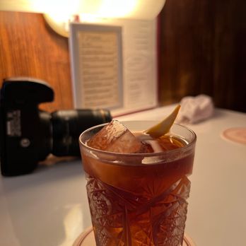 Le Swan - Root Beer Old Fashioned. Amazing flavours in this cocktail(has absinthe : ) - French Near Me - Toronto, Ontario