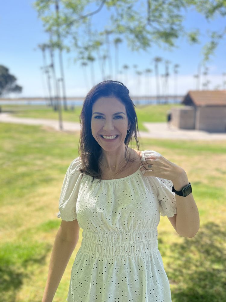 Island Esthetics Logo