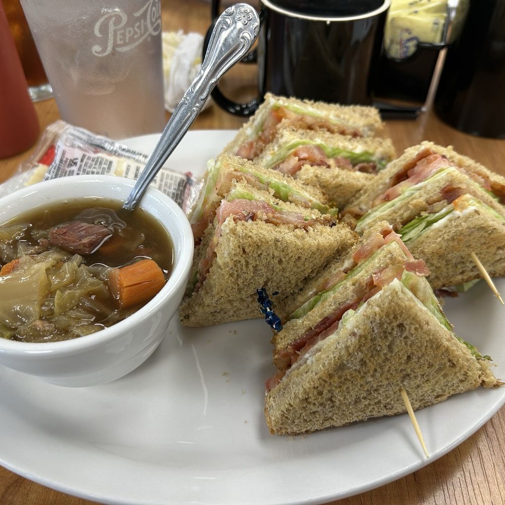 Evey's Cafe & Lounge - BLT- corned beef cabbage soup - American Near Me - PE Ell, Washington
