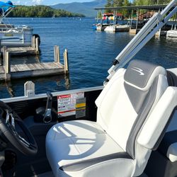Boat Lake Placid - Lake Placid Boat Rentals.
Spacious Pontoon Boat Rentals On Lake Placid.
2-Hour, 1/2 Day, & Full Day Options