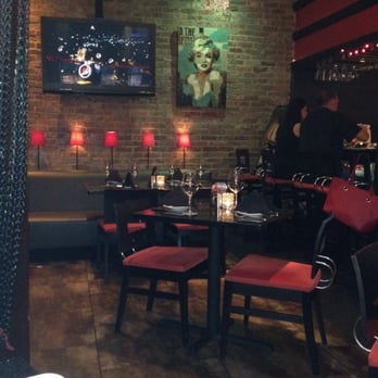 Kravings - Restaurant main floor - Steakhouses Near Me - Tarzana, California