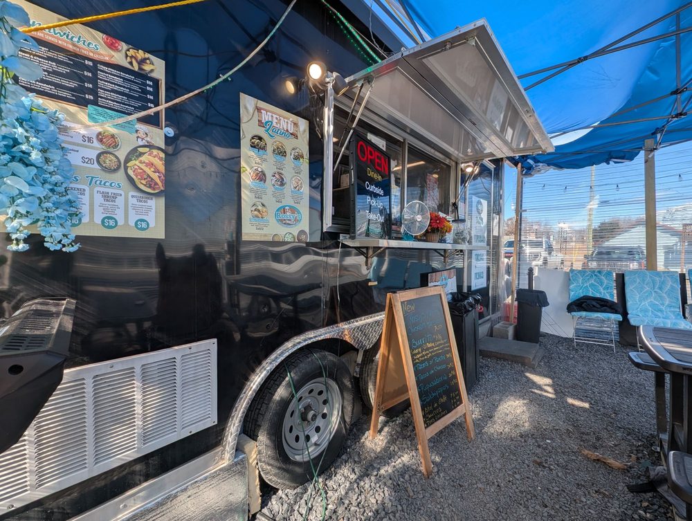 Rossy's On Wheels Logo