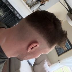 Roosters Men's Grooming Center