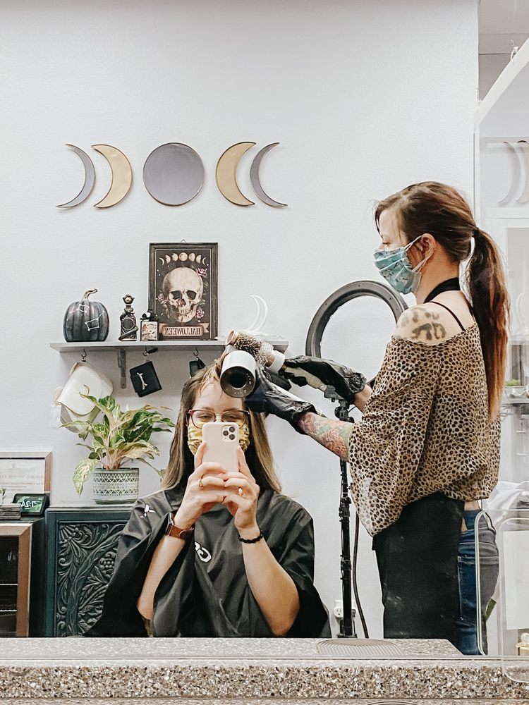 Stellar Luna Hair Studio Logo