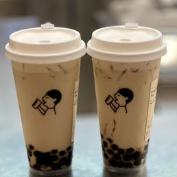 Black Milk Tea with tapioca pearls (very milky with barely any tea) Black Milk Tea with tapioca pearls (very milky with barely any tea)