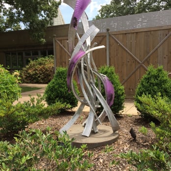 Memphis Botanic Garden - Very cool sculpture - Botanical Gardens Near Me - Memphis, Tennessee