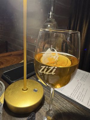 Zizi Wine Bar by null