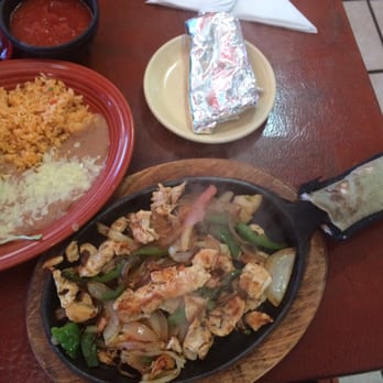 El Rodeo - Smoking hot chicken fajitas - Mexican Near Me - La Vergne, Tennessee