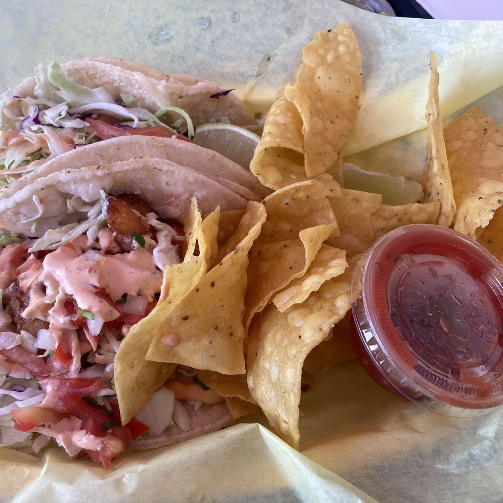 Fish Tacos (2 for $7 during happy hour), ample but void of flavor.