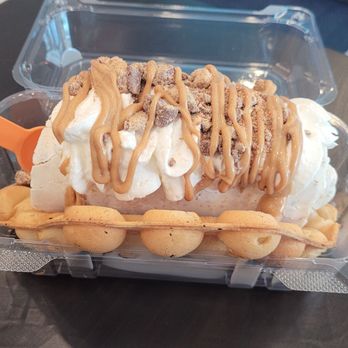 The Rainbow Rolls - P.B. blast?? - Ice Cream & Frozen Yogurt Near Me - Center Moriches, New York