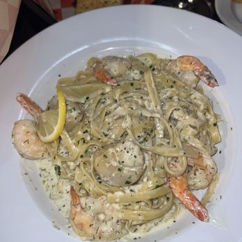 Pasquale's - seafood alfredo - Wine Bars Near Me - Auburn, California