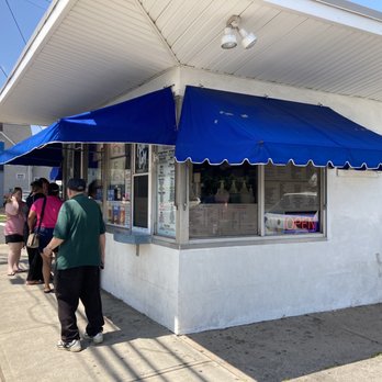 Les Dairy Bar - eople standing outside of the store - Ice Cream & Frozen Yogurt Near Me - Meriden, Connecticut Les Dairy Bar - eople standing outside of the store - Ice Cream & Frozen Yogurt Near Me - Meriden, Connecticut