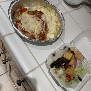Strings Italian Cafe - Chicken Parmesan Dinner - Italian Near Me - Modesto, California Strings Italian Cafe - Chicken Parmesan Dinner - Italian Near Me - Modesto, California