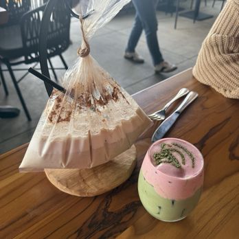 Pradera Brunch - Chocomil de plátano, strawberry matcha iced - Breakfast & Brunch Near Me - Costa Mesa, California Pradera Brunch - Chocomil de plátano, strawberry matcha iced - Breakfast & Brunch Near Me - Costa Mesa, California