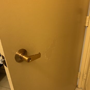 Long Beach Marriott - Dated and worn door - Hotels Near Me - Long Beach, California Long Beach Marriott - Dated and worn door - Hotels Near Me - Long Beach, California