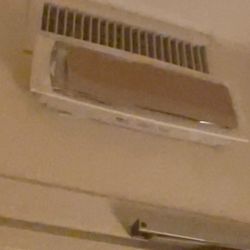 Hotel Sirmione - C'era una cosa strana in stanza coperto da un pezzo di cartone che non la smetteva di accendersi e fare luce