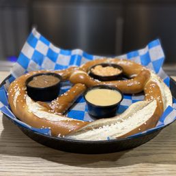 Giant Pretzel Combo