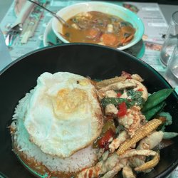Padthaiwok - Spicy basil chicken