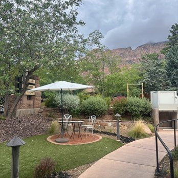 FeelLove Coffee - Outside patio - Coffee & Tea Near Me - St. George, Utah