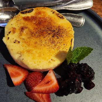 Yard House - Cheesecake Brûlée... pretty good. - Bars Near Me - Pasadena, California Yard House - Cheesecake Brûlée... pretty good. - Bars Near Me - Pasadena, California