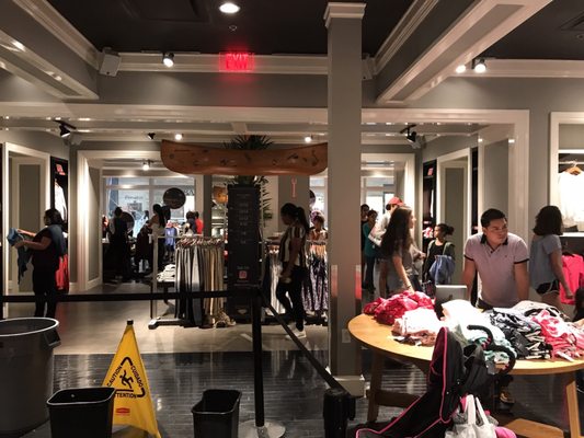 abercrombie garden state plaza