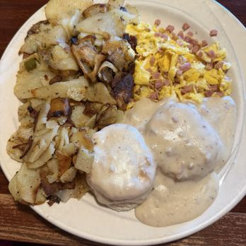 GoodFella's Cafe - Ham with scrambled eggs, biscuits and gravy and potatoes. - Breakfast & Brunch Near Me - Corona, California
