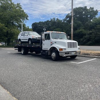 B's Towing & Transportation - Towing Near Me
