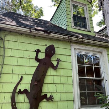 Leaping Lizard Cafe - This is one of the thousands of lizards crawling all over the place - Cafes Near Me - Virginia Beach, Virginia Leaping Lizard Cafe - This is one of the thousands of lizards crawling all over the place - Cafes Near Me - Virginia Beach, Virginia