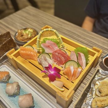 Hinata Sushi Kitchen - Omakase Box for 2 during AYCE dinner - Japanese Near Me - Hayward, California Hinata Sushi Kitchen - Omakase Box for 2 during AYCE dinner - Japanese Near Me - Hayward, California
