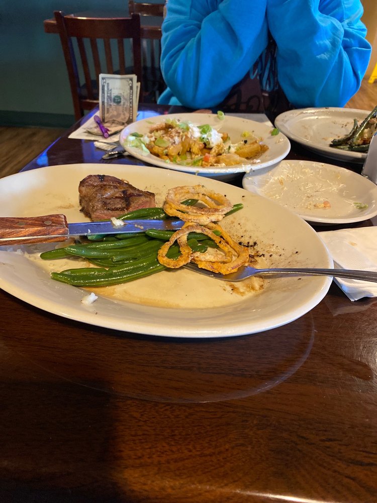 SEASONS GRILLE & SPORTS LOUNGE Updated October 2024 28 Photos & 72