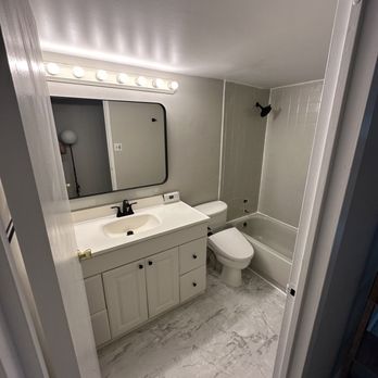 Local Handyman Pros - Ceiling and mirror after Kevin - Handyman Near Me