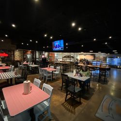 Cousins Pit Barbeque - Dining room