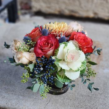 Fleur de Lis Florist - Fall xsmall lush arrangement, perfect for a cocktail table, accent table or multiples down a long table. - Florists Near Me - Chicago, Illinois