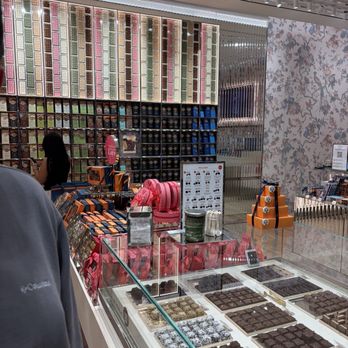 Venchi Cioccolato - Chocolatiers & Shops Near Me - Los Angeles, California