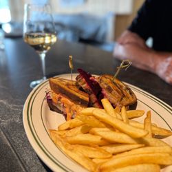 Birds Nest Bar & Grille