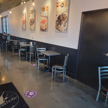 Cinnaholic - More seating - Bakeries Near Me - Dunwoody, Georgia